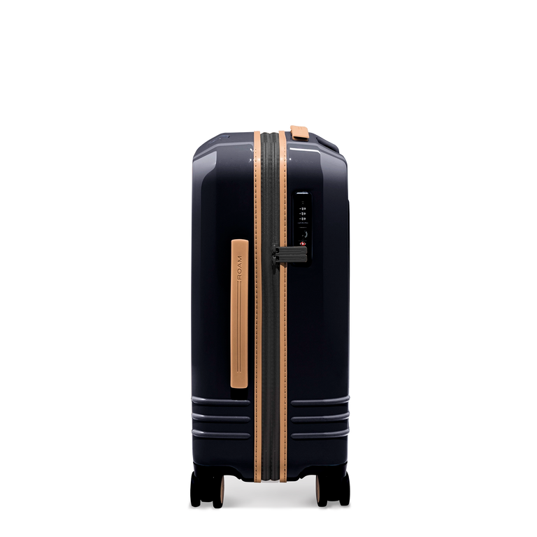 The Roam racing stripe trim and zipper give you a unique symbol of elegance and provides a distinctive signature look.