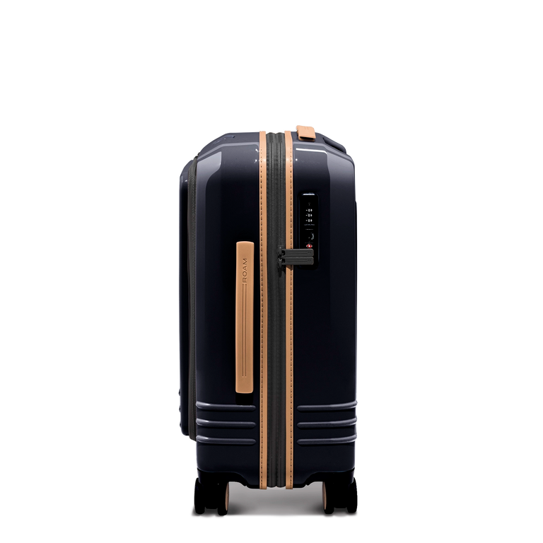 The Roam racing stripe trim and zipper give you a unique symbol of elegance and provides a distinctive signature look.