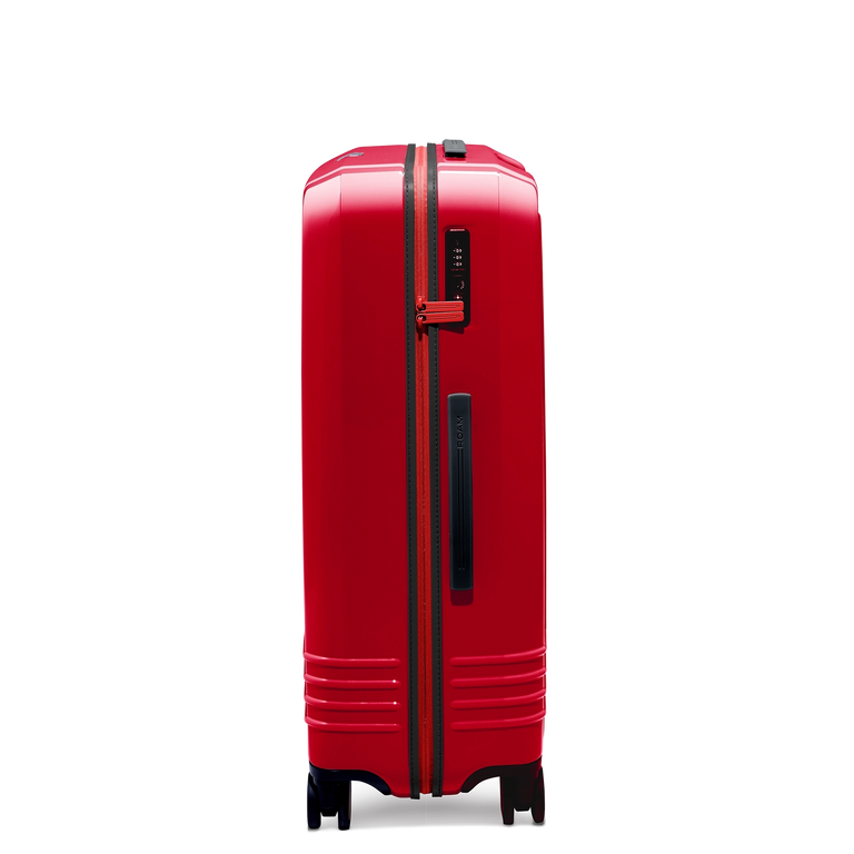 The Roam racing stripe trim and zipper give you a unique symbol of elegance and provides a distinctive signature look.