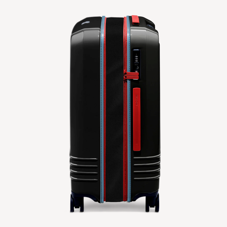 Americana Large Check-In Expandable