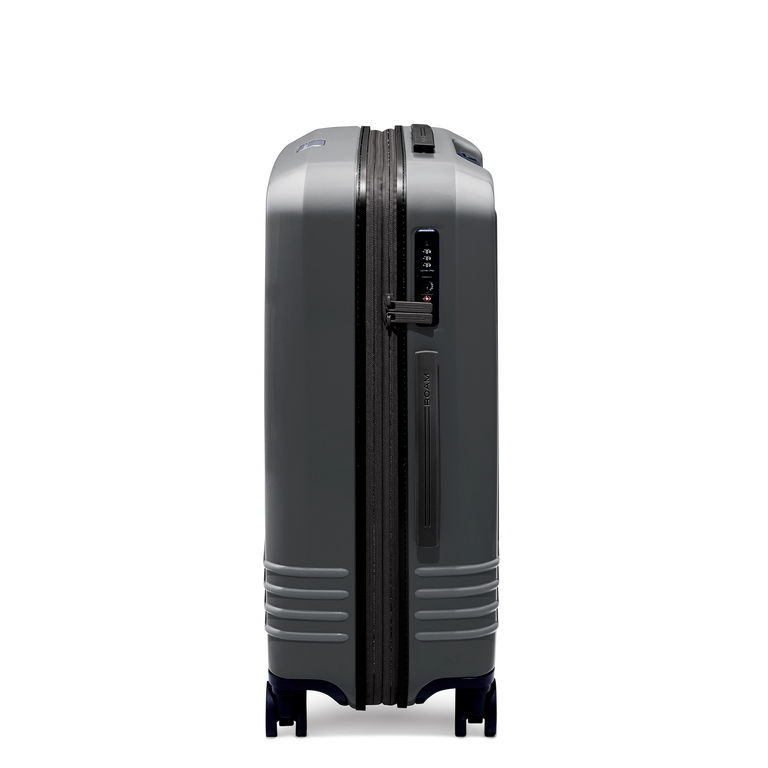 The Roam racing stripe trim and zipper give you a unique symbol of elegance and provides a distinctive signature look.