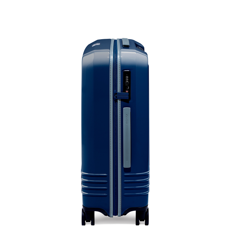 The Roam racing stripe trim and zipper give you a unique symbol of elegance and provides a distinctive signature look.