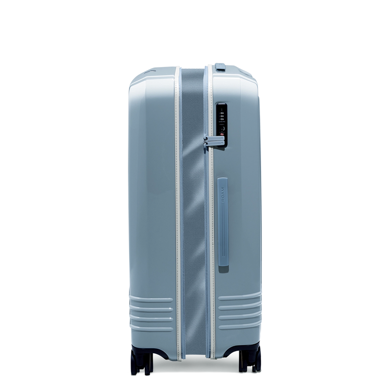 Expandable feature provides up to 34% more packing capacity – pack more for an extended stay.